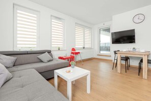 TV, offices - Powstańców Wielkopolskich 5G | Bright Apartment (Gdansk)