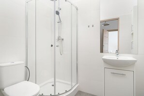 Dusche, Haartrockner, Shampoo