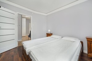 2 bedrooms, iron/ironing board, WiFi, bed sheets