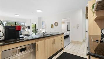 Coffee/tea maker, fridge, microwave, oven