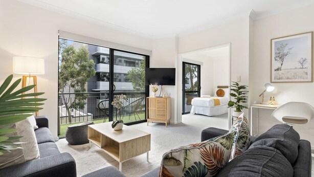 2 bedrooms, iron/ironing board, free WiFi, bed sheets - City Edge Serenity: Cozy 2BR East Perth Apartment (East Perth)