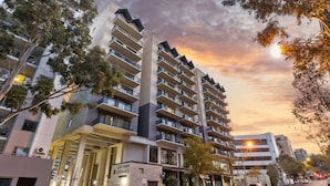 Exterior - City Edge Serenity: Cozy 2BR East Perth Apartment (East Perth)