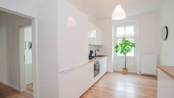 Mikrowelle, Herdplatte, Geschirrspüler