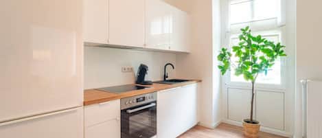 Microwave, stovetop, dishwasher, coffee/tea maker