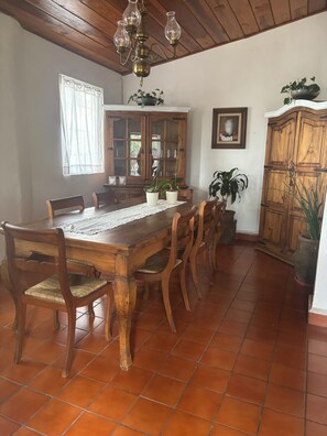 Dining - Cozy cottage in the forest (María Candelaria)