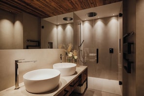Shower, hair dryer, bidet, towels - Brand new Chalet for private use (Selva di Val Gardena)