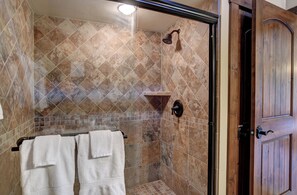 Shower, hair dryer, towels - The Burly Bear | AC, Pool, Hot Tub, Golf & Ski (Durango)