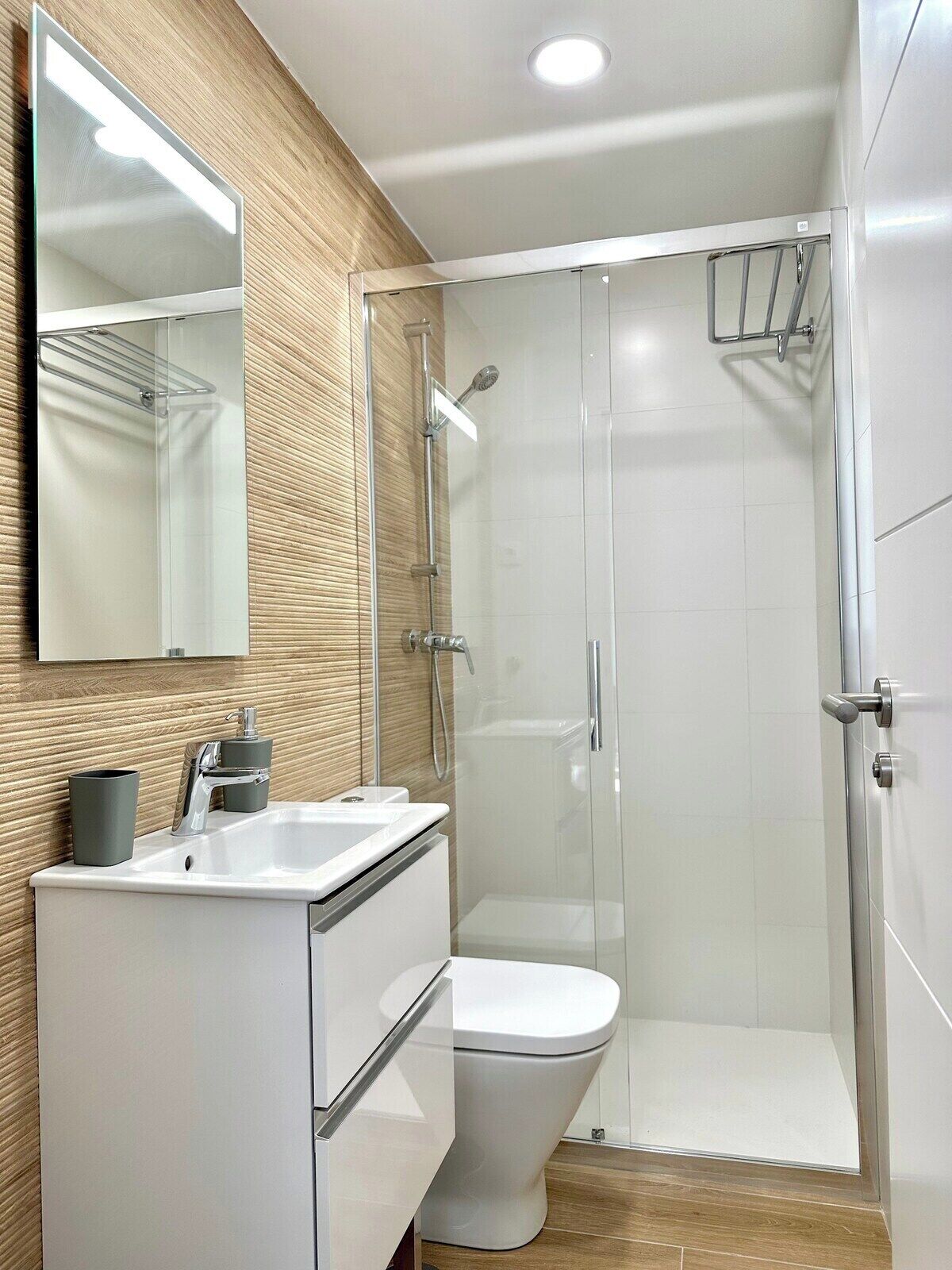 Douche, sèche-cheveux