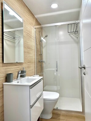 Shower, hair dryer - Vivodomo | Free parking, new, super bright & quiet (Madrid)