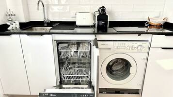 Refrigerador, microondas, parrilla de estufa y lavavajillas