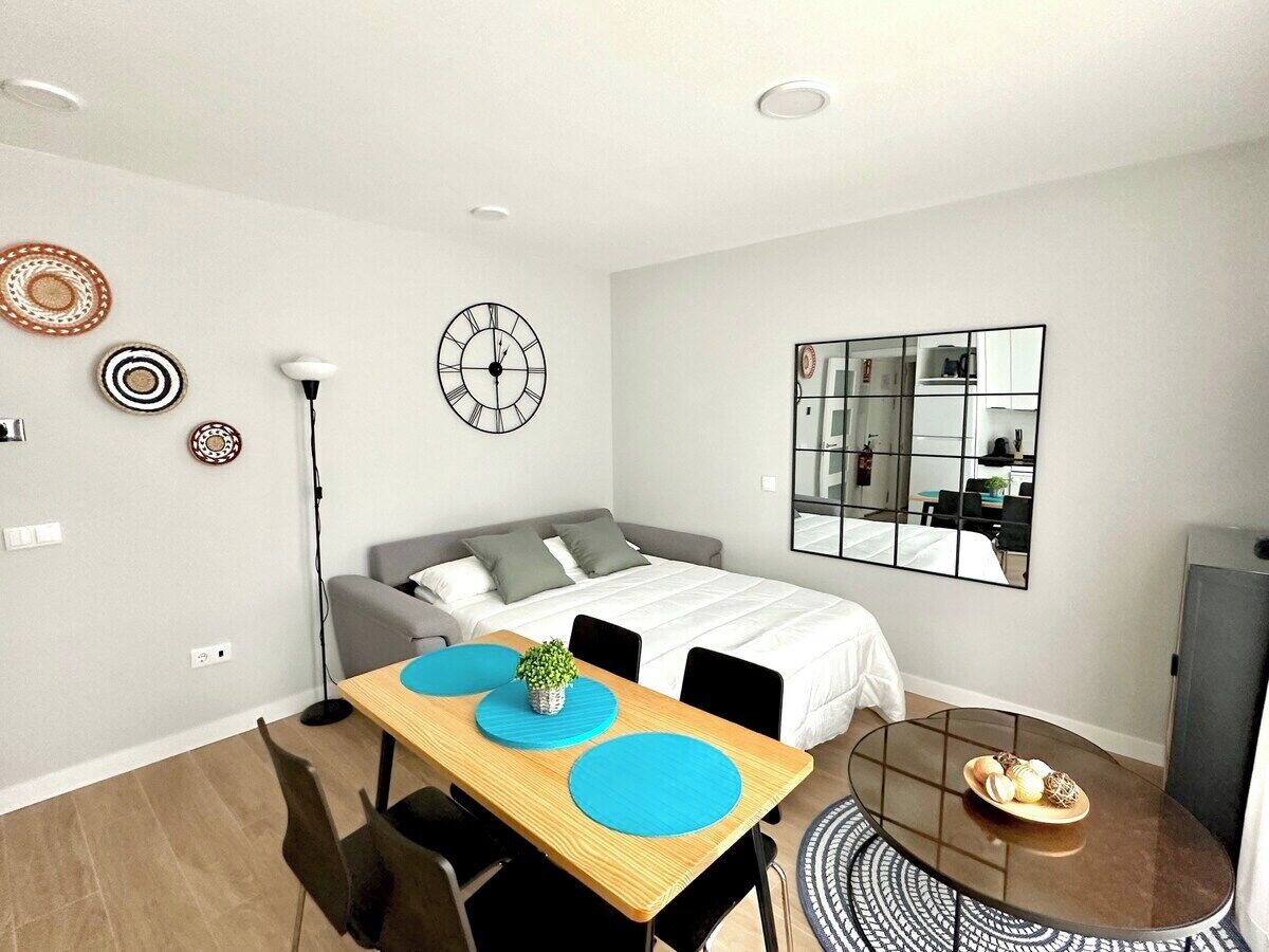 1 dormitorio, tabla de planchar con plancha, cuna de viaje y wifi