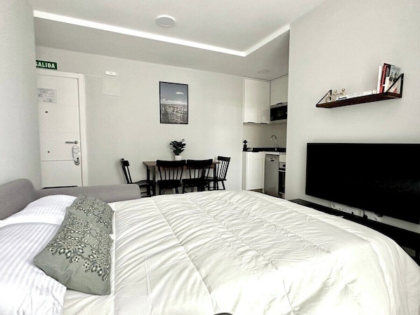 1 bedroom, iron/ironing board, travel cot, WiFi