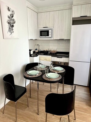 Dining - Vivodomo | Free parking, new & cozy (Madrid)