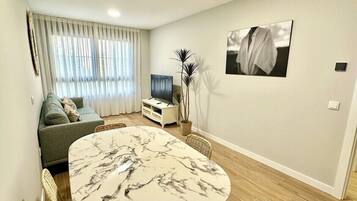 Een televisie en een kantoor