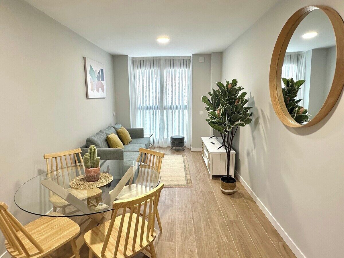 Una televisión, una oficina