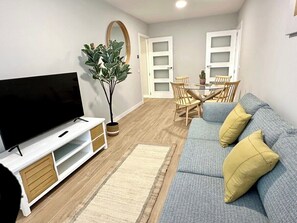 TV, offices - Vivodomo | Free parking, new, spacious & bright (Madrid)