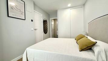 2 dormitorios, tabla de planchar con plancha, cuna de viaje y wifi