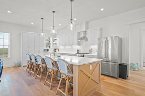 Fridge, microwave, oven, stovetop - Luxury Beach Home@Cinnamon Shore North w/ Double Porches & Grand Amenities (Port Aransas)