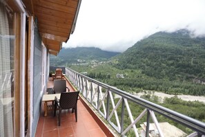 Balcony view - Hotel Surbhi (Manali)