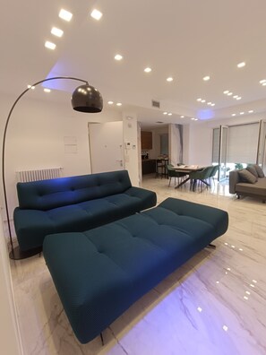 ملاءات من القطن المصري وأغطية فراش متميزة وألحفة محشوة بالريش