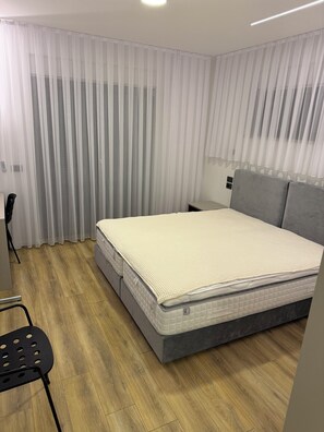 4 chambres, fer et planche à repasser, Wi-Fi, draps fournis