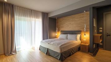 1 Schlafzimmer, Zimmersafe, Schreibtisch, Bügeleisen/Bügelbrett