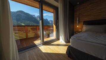 1 Schlafzimmer, Zimmersafe, Schreibtisch, Bügeleisen/Bügelbrett