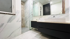 Bathroom - BluO Medicity - Boutique Hotel Gurgaon (Gurugram)