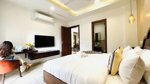 Căn hộ Superior, 3 phòng ngủ | Bàn, khu vực làm việc phù hợp cho laptop, phòng cách âm 