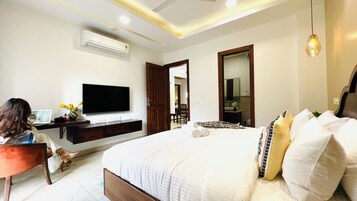 Superior Apartment, 3 Bedrooms | Desk, laptop workspace, soundproofing, iron/ironing board