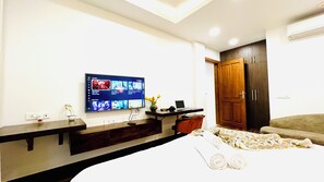 Superior Apartment, 3 Bedrooms | Premium bedding, down comforters, individually decorated - BluO Medicity - Boutique Hotel Gurgaon (Gurugram)