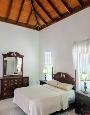 Individually furnished, iron/ironing board, free WiFi, bed sheets - Comfy Haven (Montego Bay)
