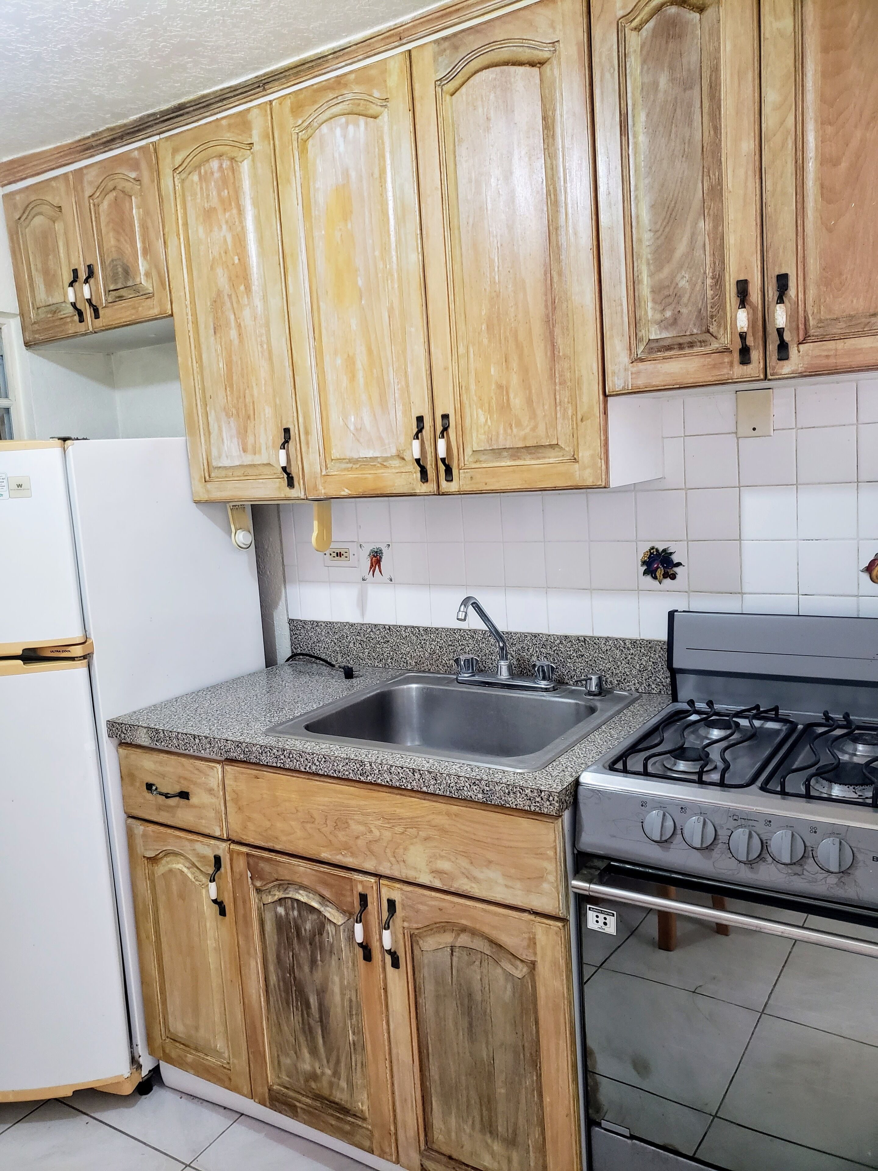 大型冰箱、微波爐、烤箱、鍋具/餐盤/廚房用品