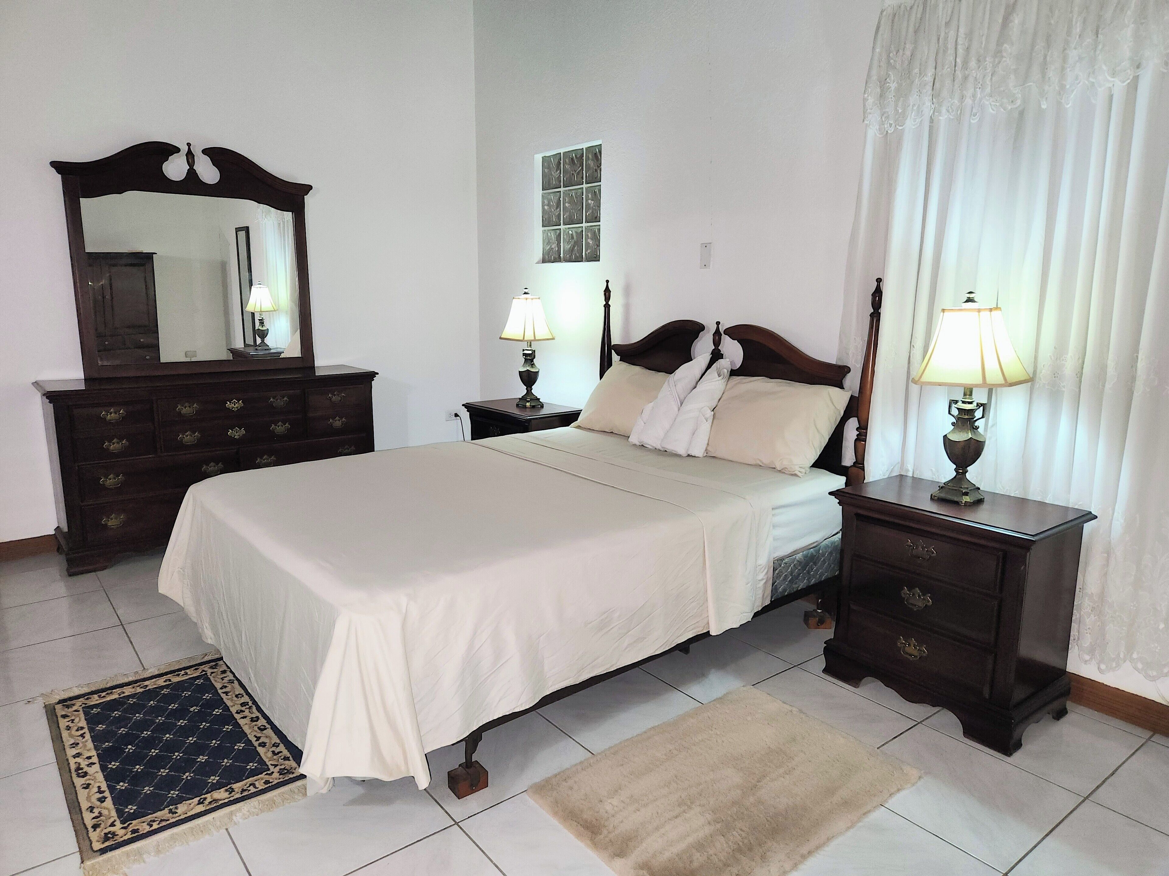 Individuelt innredet, strykejern/-brett, wi-fi (inkludert) og sengetøy