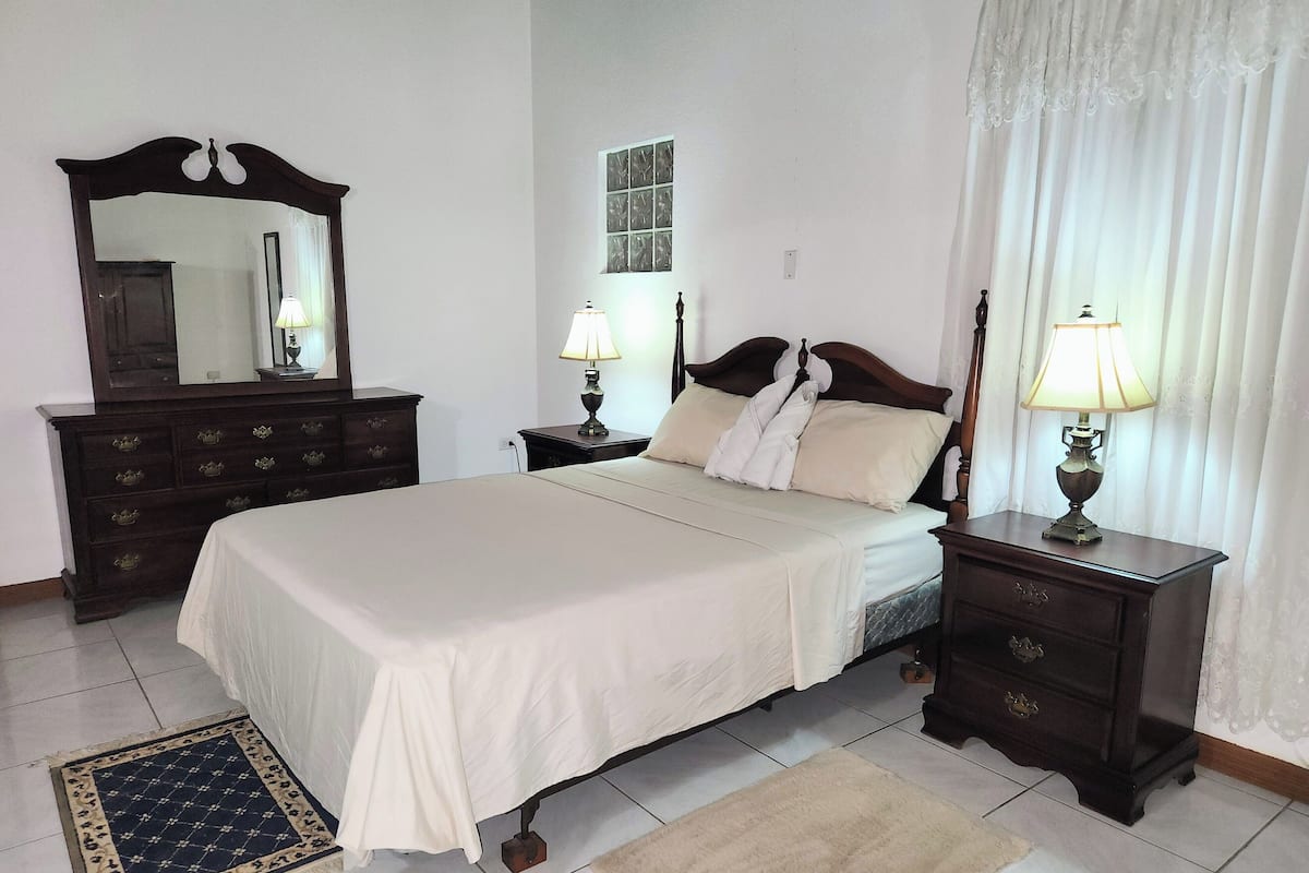 Individuelt innredet, strykejern/-brett, wi-fi (inkludert) og sengetøy