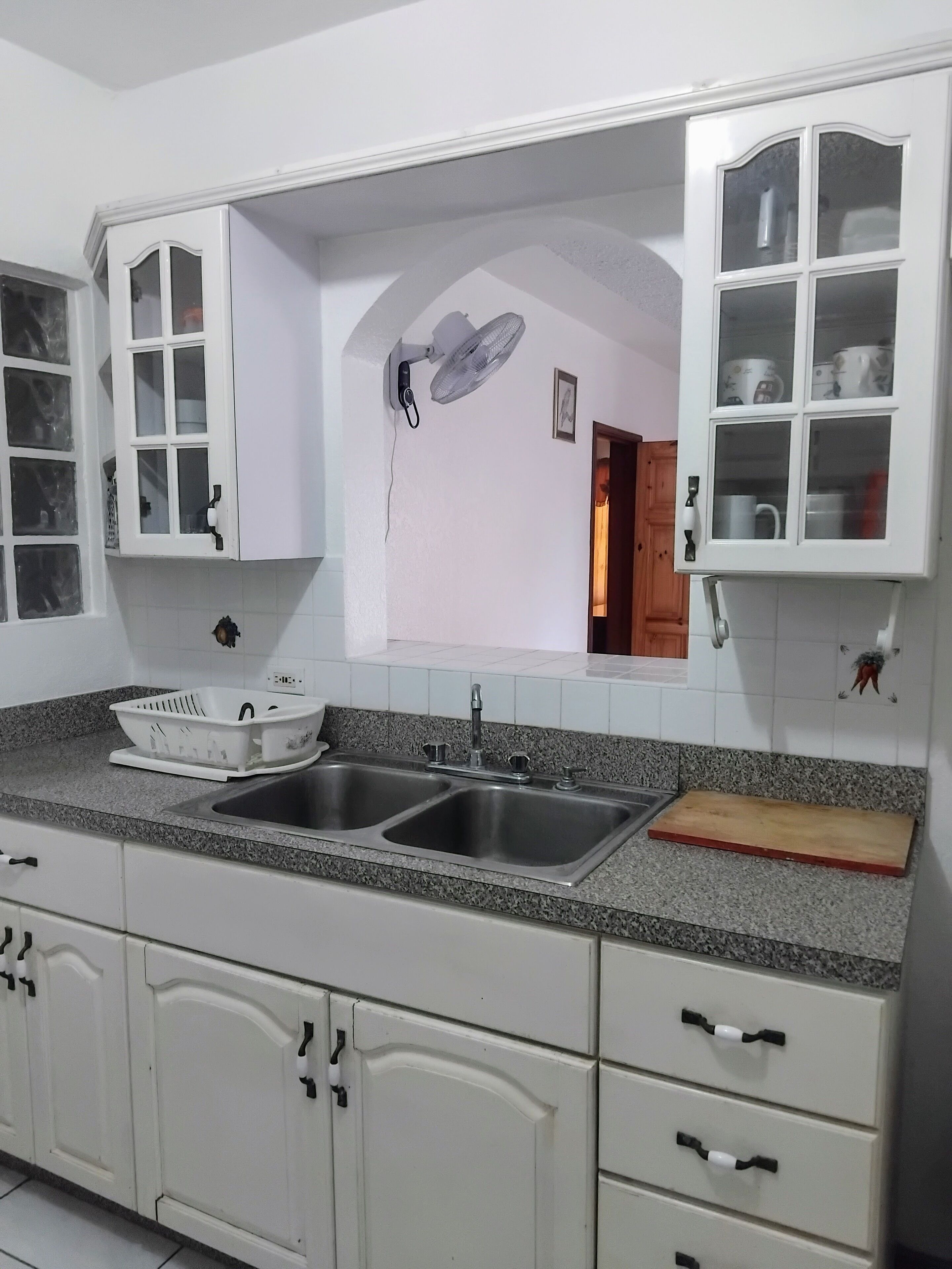 Full-size fridge, microwave, oven, cookware/dishes/utensils