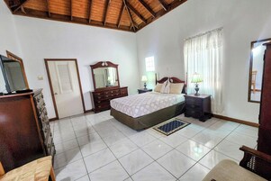 Standard Studio | Individually furnished, iron/ironing board, free WiFi, bed sheets