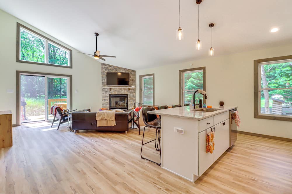 Private Hot Tub: Charming Poconos Cabin! - Hickory Run State Park, PA
