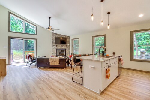 Pool & Beach Access: Charming Poconos Cabin!