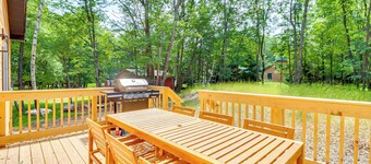 Pool & Beach Access: Charming Poconos Cabin!