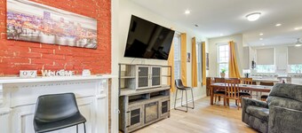 Modern Pittsburgh Home w/ Rooftop Deck & Backyard