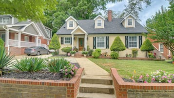House (4 Bedrooms) | Front of property