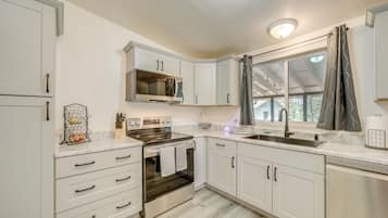 House (2 Bedrooms) | Interior