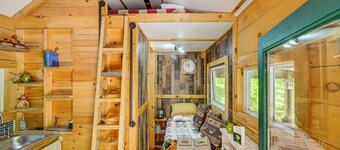 Solar-powered Brandon Studio Cabin: Hiking Access