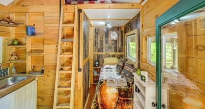Solar-powered Brandon Studio Cabin w/ Fire Pit