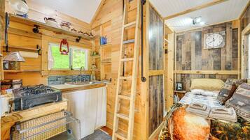 Apartment (0 Bedroom) | Interior