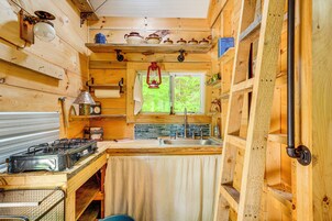 Apartment (0 Bedroom) | Interior