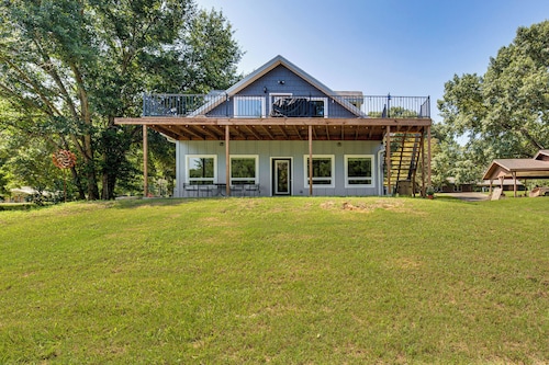 Frankston Vacation Rental: Walk to Lake Palestine!