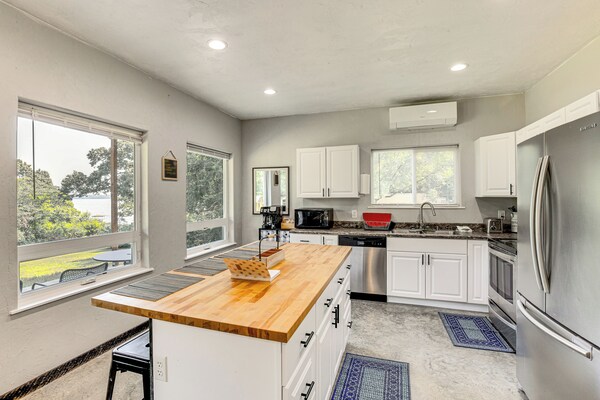 Frankston Vacation Rental: Walk To Lake Palestine! - Texas