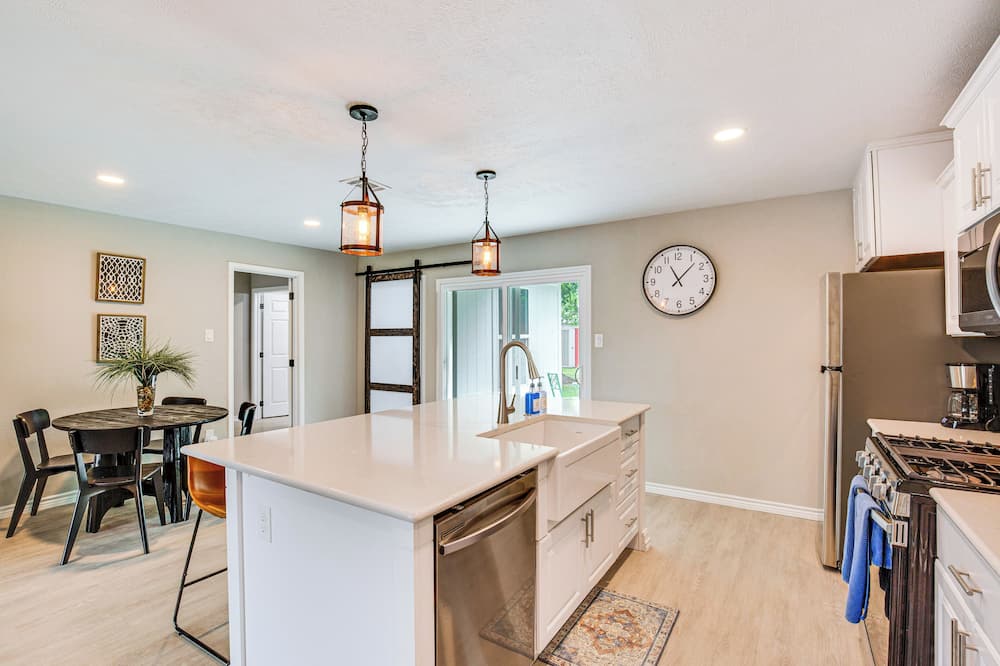 Walk to Lewisville Lake: Dog-friendly Texas Home - Lewisville Lake, TX